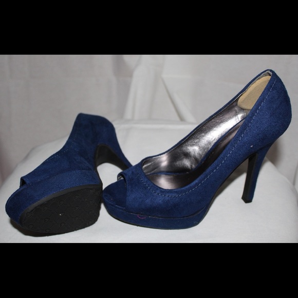 Candie’s blue suede heels - Picture 2 of 2